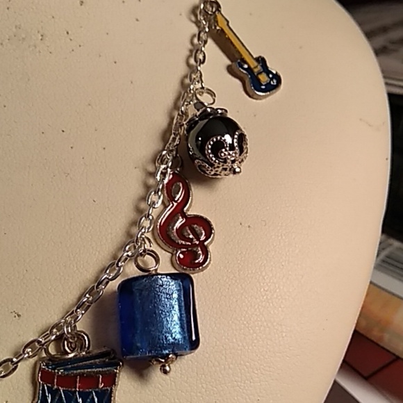 Musical charm necklace - Picture 4 of 4